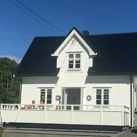 Utsiktsperle Pa I Lofoten Reine